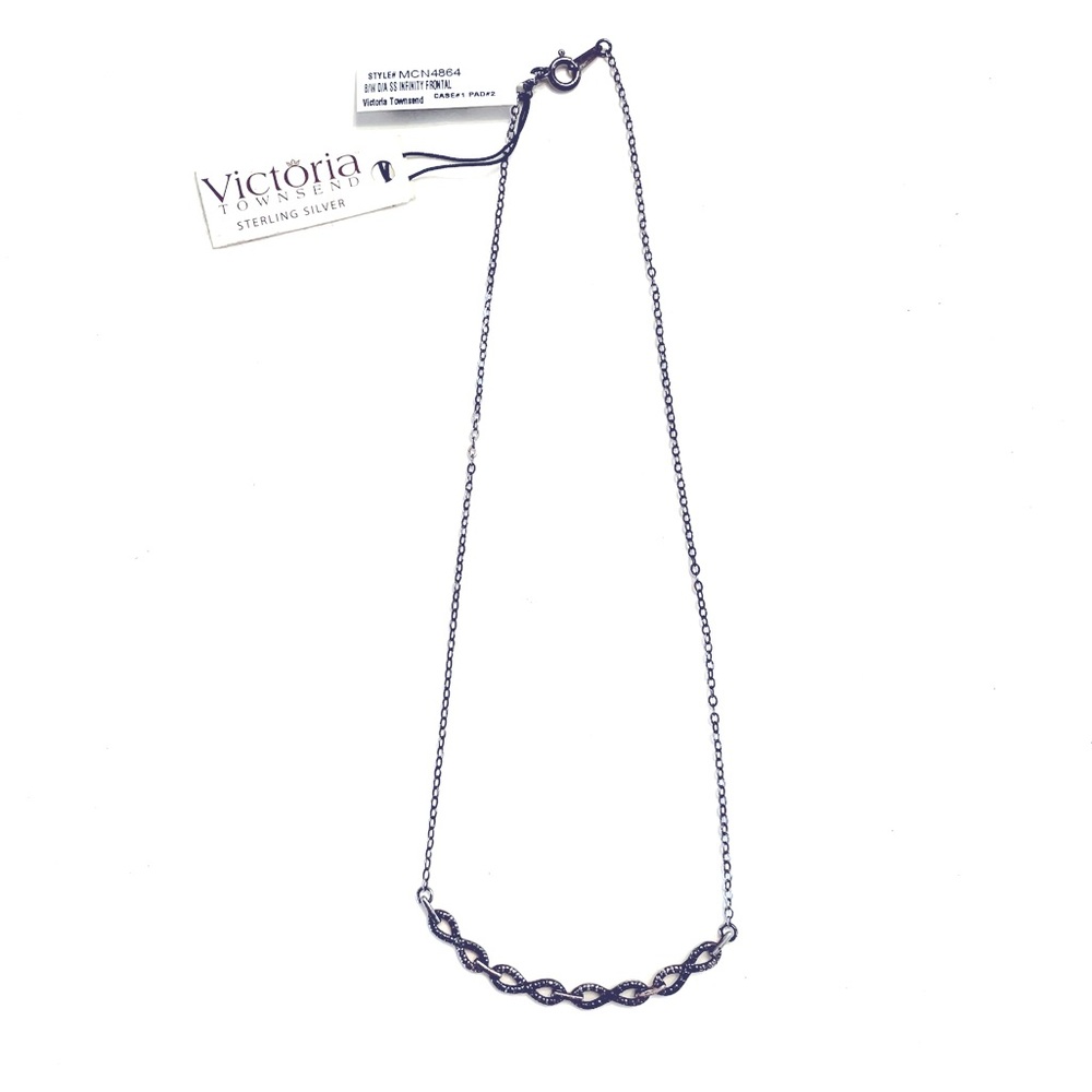 NWT Victoria Townsend Infinity Necklace